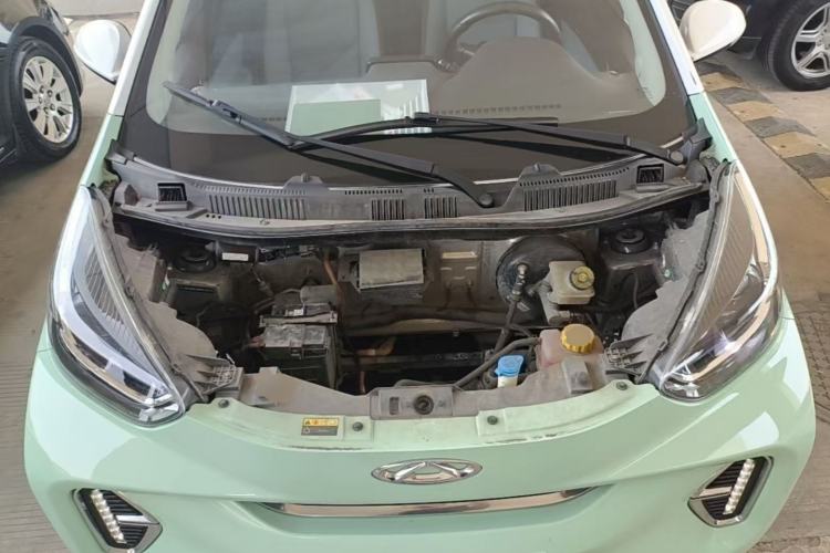 Used Chery QQ Little Ant 2022 Revised Version Sweet Pink Edition Half-Sugar Version Lithium Iron Phosphate 30.7 kWh 30 kW 301 km Engine Bay