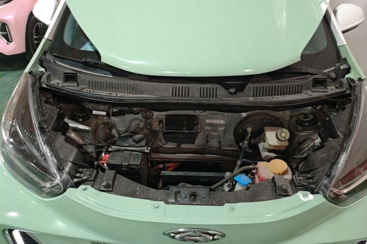 Used Chery QQ Little Ant 2022 Revised Version Sweet Pink Edition Half-Sugar Version Lithium Iron Phosphate 30.7 kWh 30 kW 301 km Engine Bay
