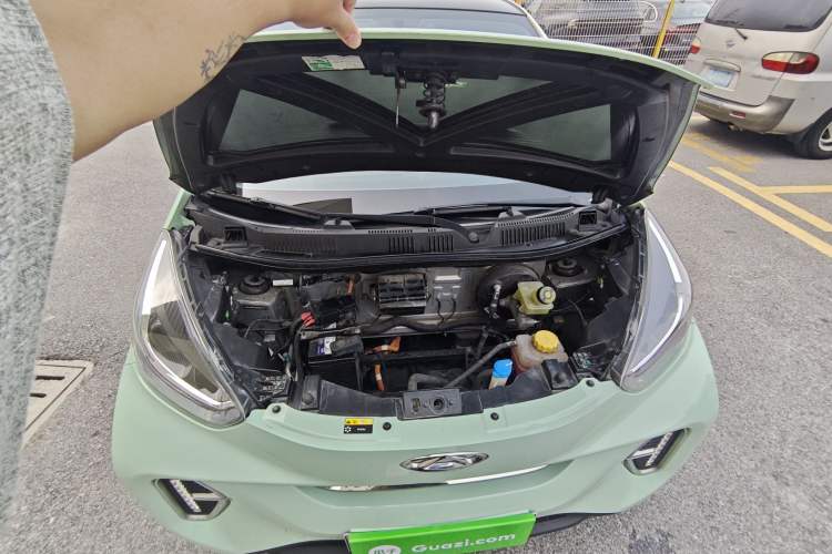 Used Chery QQ Little Ant 2022 Revised Version Sweet Pink Edition Half-Sugar Version Lithium Iron Phosphate 30.7 kWh 30 kW 301 km Engine Bay