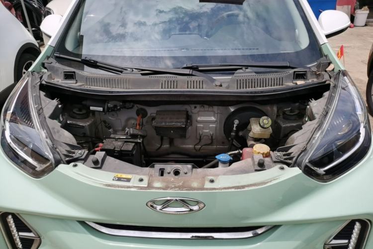 Used Chery QQ Little Ant 2022 Revised Version Sweet Pink Edition Half-Sugar Version Lithium Iron Phosphate 30.7 kWh 30 kW 301 km Engine Bay