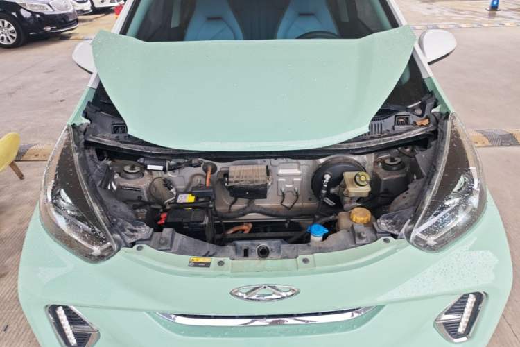 Used Chery QQ Little Ant 2022 Sweet Pink Edition Half-Sugar Version Lithium Iron Phosphate 29.2 kWh 30 kW 301 km Engine Bay