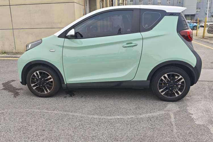 Used Chery QQ Little Ant 2022 Revised Version Sweet Pink Edition Half-Sugar Version Lithium Iron Phosphate 30.7 kWh 30 kW 301 km Exterior 3