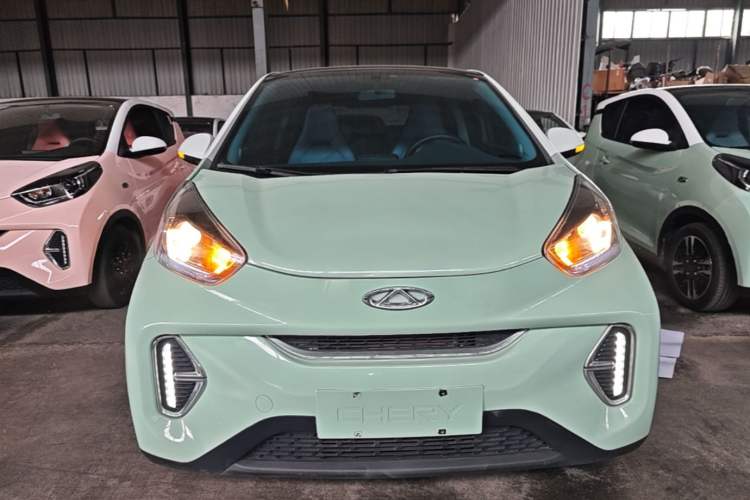Used Chery QQ Little Ant 2022 Revised Version Sweet Pink Edition Half-Sugar Version Lithium Iron Phosphate 30.7 kWh 30 kW 301 km Front
