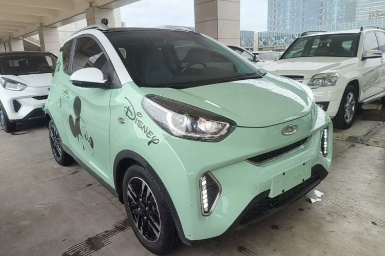 Used Chery QQ Little Ant 2022 Revised Version Sweet Pink Edition Half-Sugar Version Lithium Iron Phosphate 30.7 kWh 30 kW 301 km Front Right 45 Deg