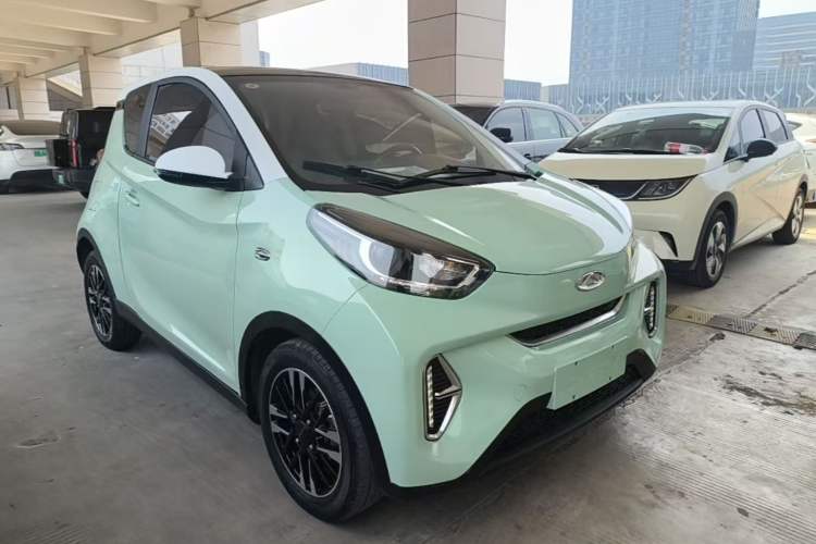 Used Chery QQ Little Ant 2022 Revised Version Sweet Pink Edition Half-Sugar Version Lithium Iron Phosphate 30.7 kWh 30 kW 301 km Front Right 45 Deg