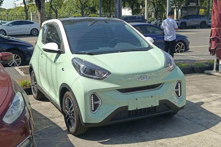 Used Chery QQ Little Ant 2022 Sweet Pink Edition Half-Sugar Version Lithium Iron Phosphate 29.2 kWh 30 kW 301 km Front Right 45 Deg