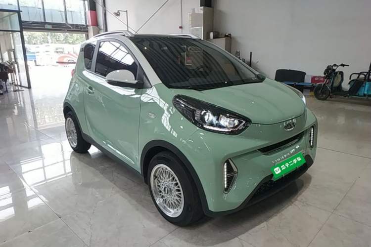 Used Chery QQ Little Ant 2022 Updated Version Sweet Pink Edition Full Sugar Version Lithium Iron Phosphate 30.7 kWh 30 kW 301 km Front Right 45 Deg