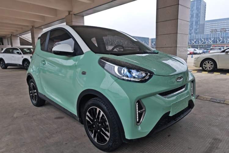 Used Chery QQ Little Ant 2022 Sweet Pink Edition Half-Sugar Version Lithium Iron Phosphate 29.2 kWh 30 kW 301 km Front Right 45 Deg