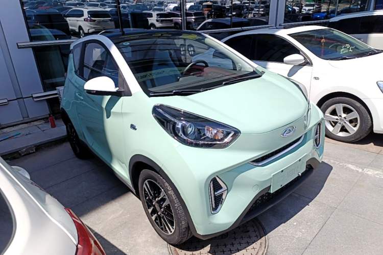 Used Chery QQ Little Ant 2022 Restyled Version Sweet Pink Edition Half-Sugar Version 28.8 kWh 30 kW 301 km Front Right 45 Deg