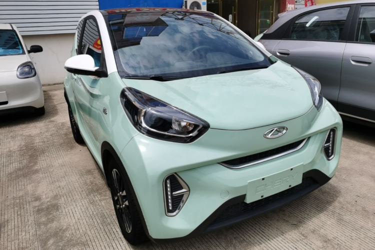 Used Chery QQ Little Ant 2022 Revised Version Sweet Pink Edition Half-Sugar Version Lithium Iron Phosphate 30.7 kWh 30 kW 301 km Front Right 45 Deg