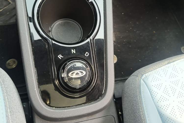 Used Chery QQ Little Ant 2022 Sweet Pink Edition Full-Sugar Version 3-Cell Lithium 30kW 301km Gear Lever