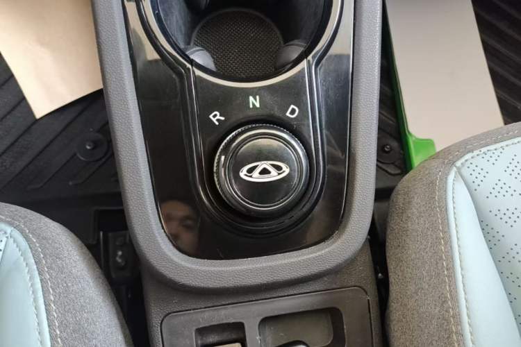 Used Chery QQ Little Ant 2022 Revised Version Sweet Pink Edition Half-Sugar Version Lithium Iron Phosphate 30.7 kWh 30 kW 301 km Gear Lever