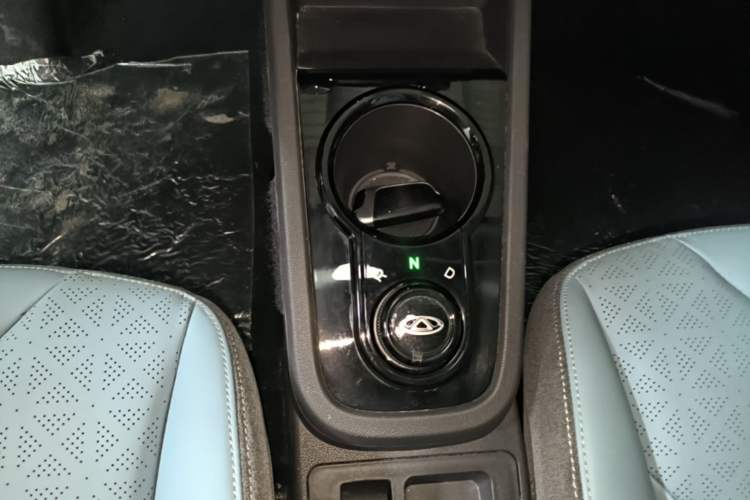 Used Chery QQ Little Ant 2022 Sweet Pink Edition Full-Sugar Version Lithium Iron Phosphate 30 kW 301 km Gear Lever