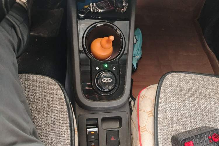 Used Chery QQ Little Ant 2022 Sweet Pink Edition Half-Sugar Version 3-Cell Lithium 30kW 301km Gear Lever