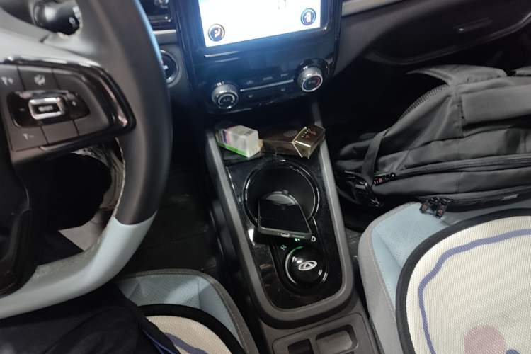 Used Chery QQ Little Ant 2022 Revised Version Sweet Pink Edition Half-Sugar Version Lithium Iron Phosphate 30.7 kWh 30 kW 301 km Gear Lever