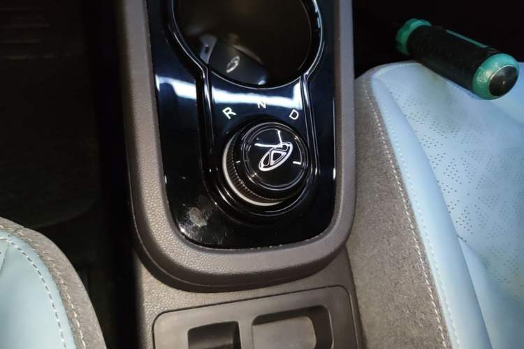 Used Chery QQ Little Ant 2022 Sweet Pink Edition Half-Sugar Version Lithium Iron Phosphate 30 kW 301 km Gear Lever