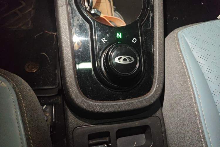 Used Chery QQ Little Ant 2022 Sweet Pink Edition Half-Sugar Version 3-Cell Lithium 30kW 301km Gear Lever