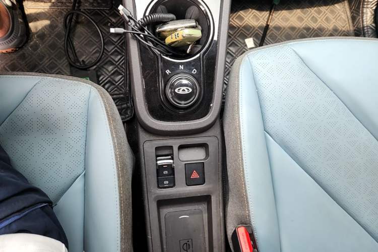 Used Chery QQ Little Ant 2022 Restyled Version Sweet Pink Edition Half-Sugar Version 28.8 kWh 30 kW 301 km Gear Lever