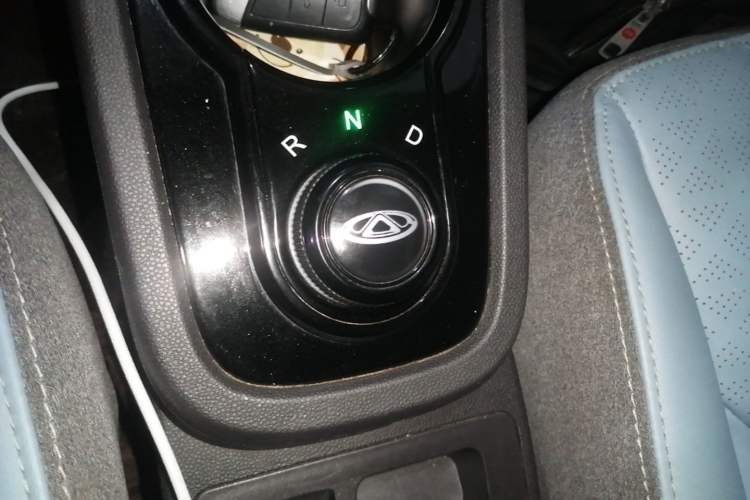 Used Chery QQ Little Ant 2022 Sweet Pink Edition Half-Sugar Version 3-Cell Lithium 30kW 301km Gear Lever