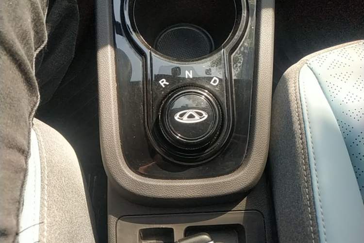 Used Chery QQ Little Ant 2022 Sweet Pink Edition Half-Sugar Version Lithium Iron Phosphate 30 kW 301 km Gear Lever