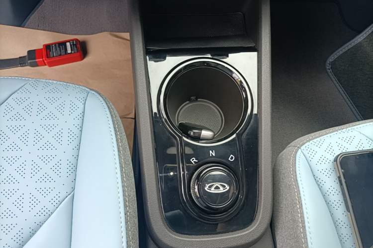 Used Chery QQ Little Ant 2022 Revised Version Sweet Pink Edition Half-Sugar Version Lithium Iron Phosphate 30.7 kWh 30 kW 301 km Gear Lever