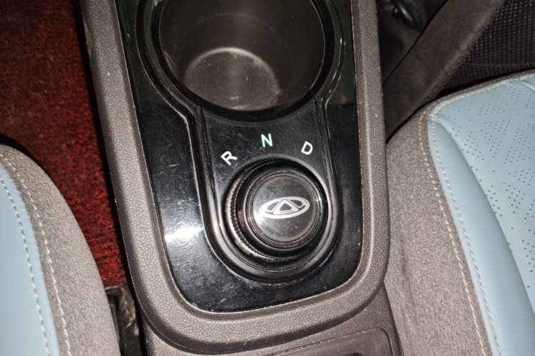 Used Chery QQ Little Ant 2022 Revised Version Sweet Pink Edition Half-Sugar Version Lithium Iron Phosphate 30.7 kWh 30 kW 301 km Gear Lever