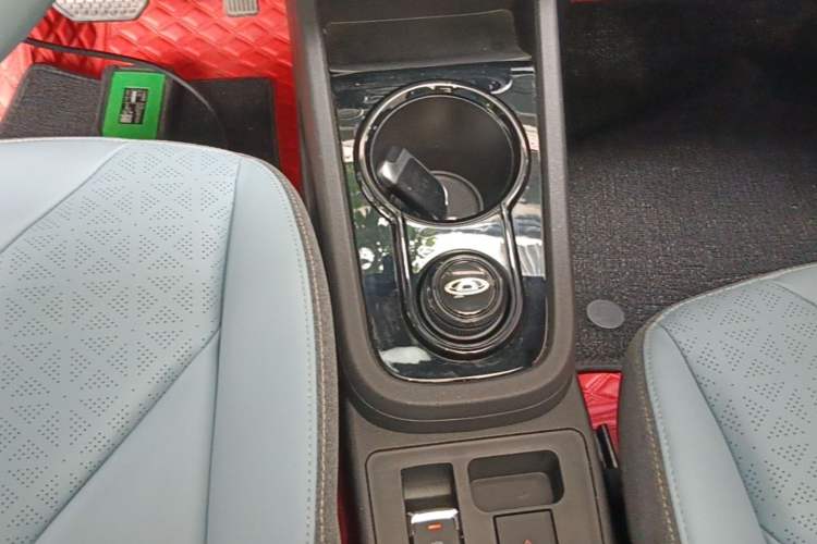 Used Chery QQ Little Ant 2022 Sweet Pink Edition Full-Sugar Version Lithium Iron Phosphate 30 kW 301 km Gear Lever
