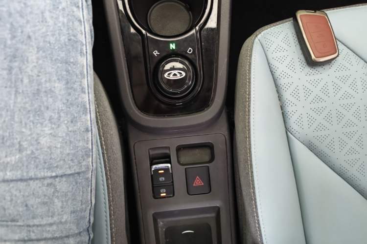 Used Chery QQ Little Ant 2022 Restyled Version Sweet Pink Edition Half-Sugar Version 30.6 kWh 30 kW 301 km Gear Lever