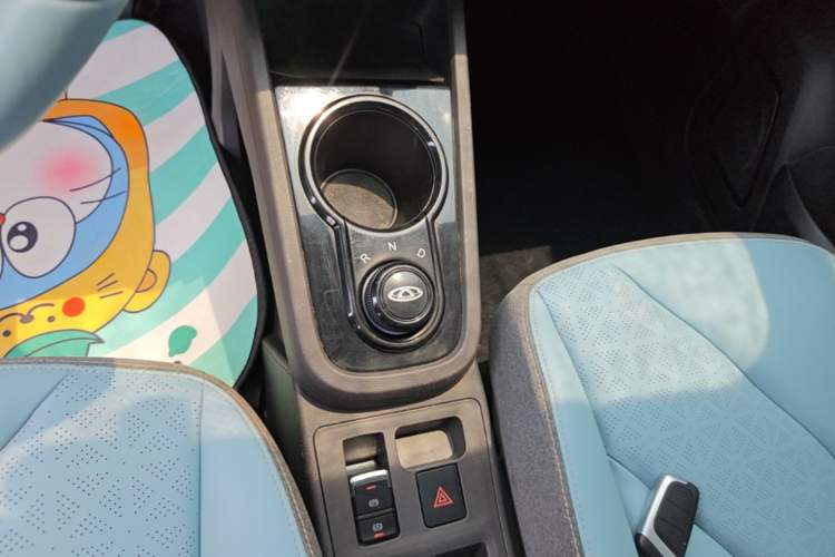 Used Chery QQ Little Ant 2022 Sweet Pink Edition Half-Sugar Version 3-Cell Lithium 30kW 301km Gear Lever