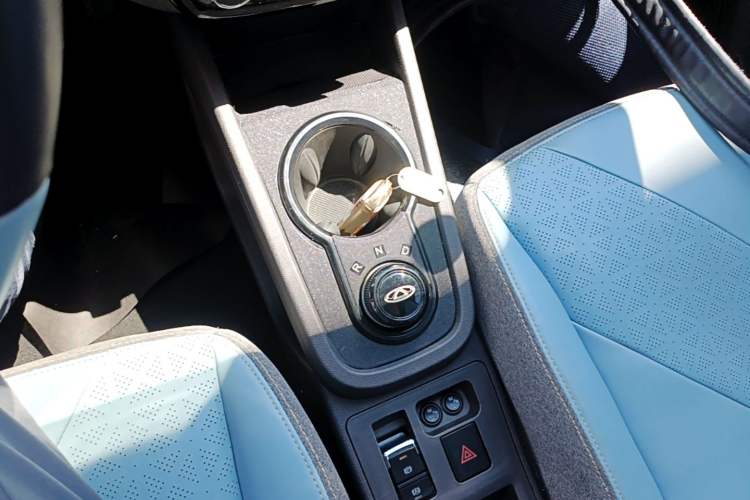 Used Chery QQ Little Ant 2022 Restyled Version Sweet Pink Edition Half-Sugar Version 28.8 kWh 30 kW 301 km Gear Lever