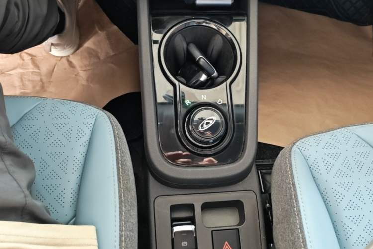 Used Chery QQ Little Ant 2022 Sweet Pink Edition Half-Sugar Version Lithium Iron Phosphate 29.2 kWh 30 kW 301 km Gear Lever
