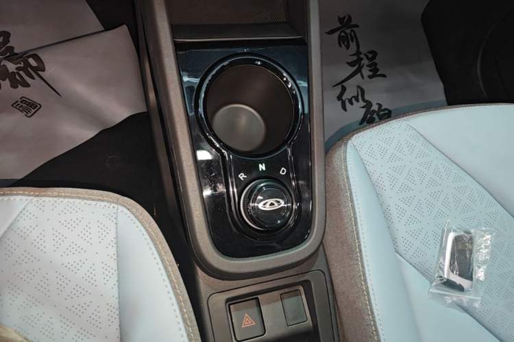Used Chery QQ Little Ant 2022 Revised Version Sweet Pink Edition Low-Sugar Version 30.6 kWh 30 kW 301 km Gear Lever