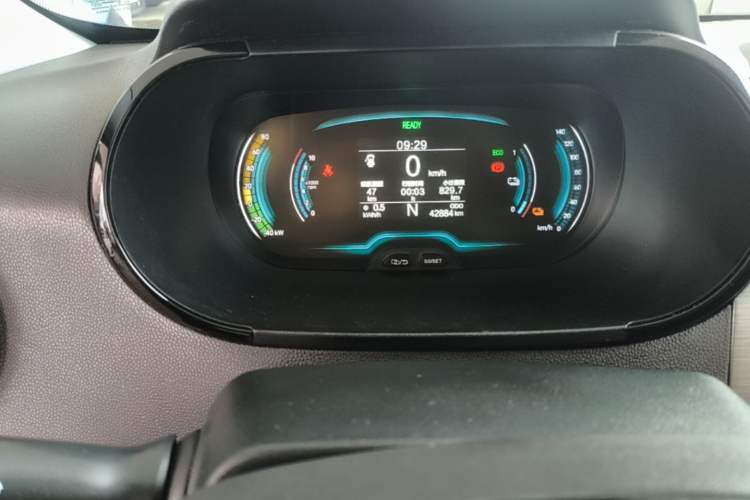 Used Chery QQ Little Ant 2022 Revised Version Sweet Pink Edition Half-Sugar Version Lithium Iron Phosphate 30.7 kWh 30 kW 301 km Instrument Cluster