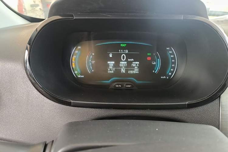 Used Chery QQ Little Ant 2022 Revised Version Sweet Pink Edition Half-Sugar Version Lithium Iron Phosphate 30.7 kWh 30 kW 301 km Instrument Cluster