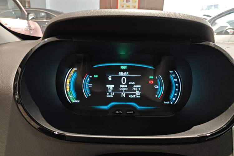 Used Chery QQ Little Ant 2022 Sweet Pink Edition Half-Sugar Version Lithium Iron Phosphate 30 kW 301 km Instrument Cluster