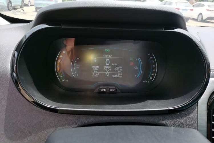 Used Chery QQ Little Ant 2022 Revised Version Sweet Pink Edition Half-Sugar Version Lithium Iron Phosphate 30.7 kWh 30 kW 301 km Instrument Cluster