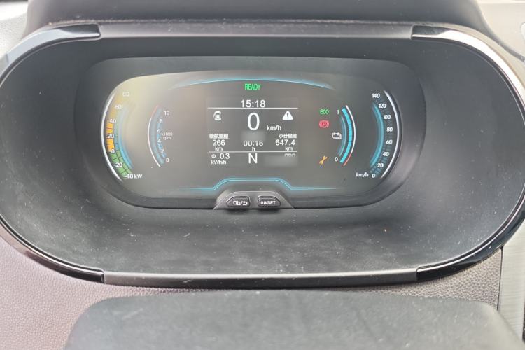 Used Chery QQ Little Ant 2022 Revised Version Sweet Pink Edition Half-Sugar Version Lithium Iron Phosphate 30.7 kWh 30 kW 301 km Interior 2