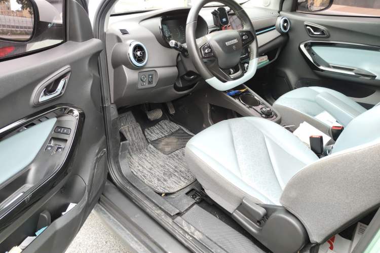 Used Chery QQ Little Ant 2022 Sweet Pink Edition Half-Sugar Version Lithium Iron Phosphate 30 kW 301 km Interior 3