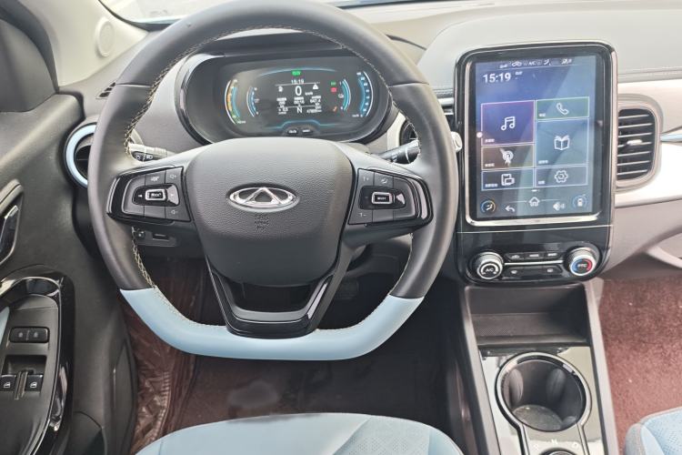 Used Chery QQ Little Ant 2022 Revised Version Sweet Pink Edition Half-Sugar Version Lithium Iron Phosphate 30.7 kWh 30 kW 301 km Interior 3