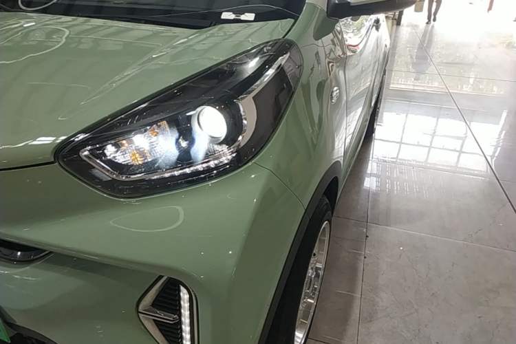 Used Chery QQ Little Ant 2022 Updated Version Sweet Pink Edition Full Sugar Version Lithium Iron Phosphate 30.7 kWh 30 kW 301 km Left Front Headlight