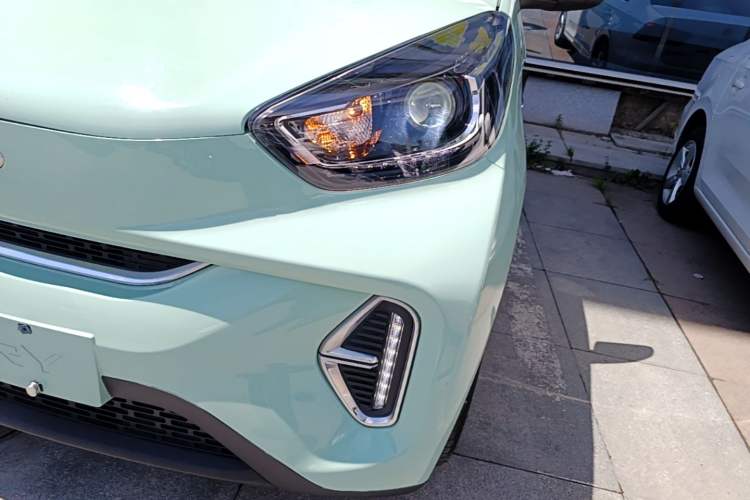 Used Chery QQ Little Ant 2022 Restyled Version Sweet Pink Edition Half-Sugar Version 28.8 kWh 30 kW 301 km Left Front Headlight
