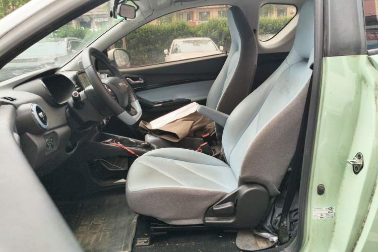 Used Chery QQ Little Ant 2022 Restyled Version Sweet Pink Edition Half-Sugar Version 30.6 kWh 30 kW 301 km Left Front Seat