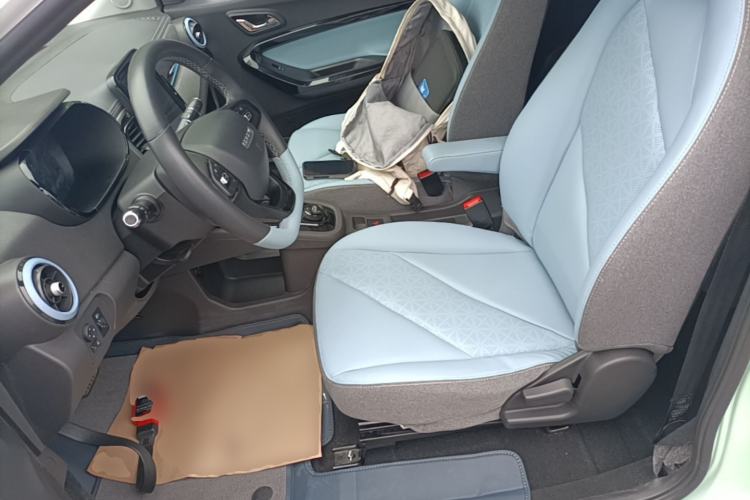 Used Chery QQ Little Ant 2022 Revised Version Sweet Pink Edition Half-Sugar Version Lithium Iron Phosphate 30.7 kWh 30 kW 301 km Left Front Seat