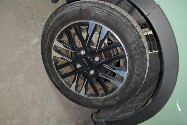 Used Chery QQ Little Ant 2022 Revised Version Sweet Pink Edition Half-Sugar Version Lithium Iron Phosphate 30.7 kWh 30 kW 301 km Left Front Wheel Hub