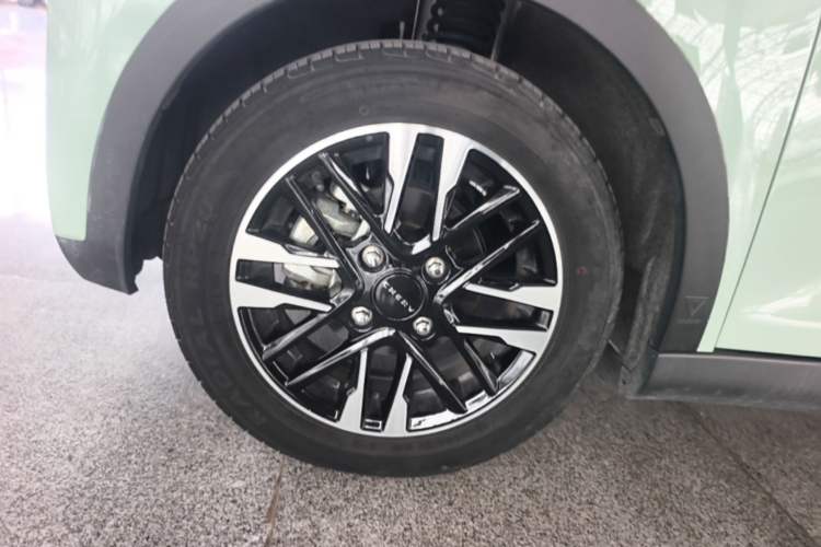 Used Chery QQ Little Ant 2022 Restyled Version Sweet Pink Edition Half-Sugar Version 28.8 kWh 30 kW 301 km Left Front Wheel Hub