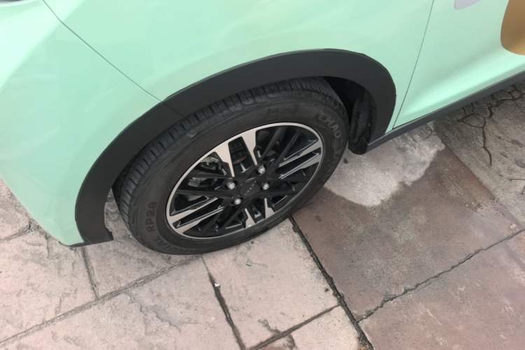 Used Chery QQ Little Ant 2022 Sweet Pink Edition Half-Sugar Version Lithium Iron Phosphate 30 kW 301 km Left Front Wheel Hub