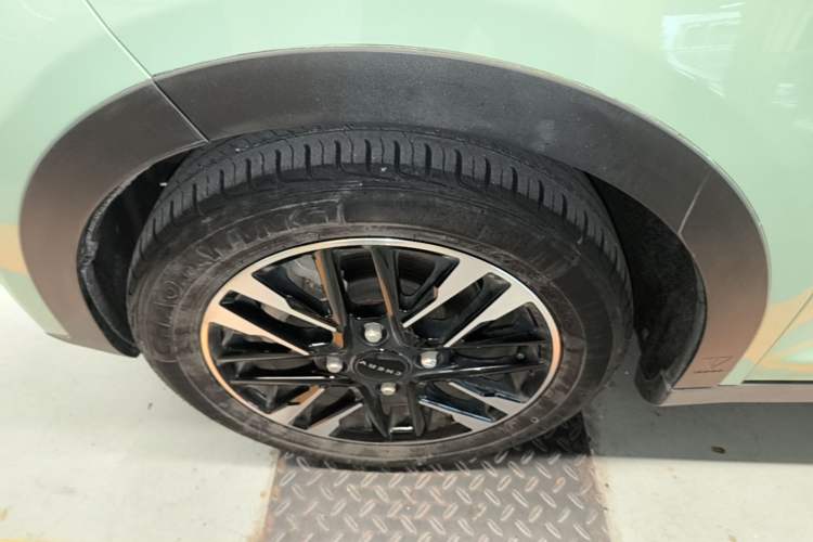 Used Chery QQ Little Ant 2022 Sweet Pink Edition Full-Sugar Version Lithium Iron Phosphate 30 kW 301 km Left Front Wheel Hub
