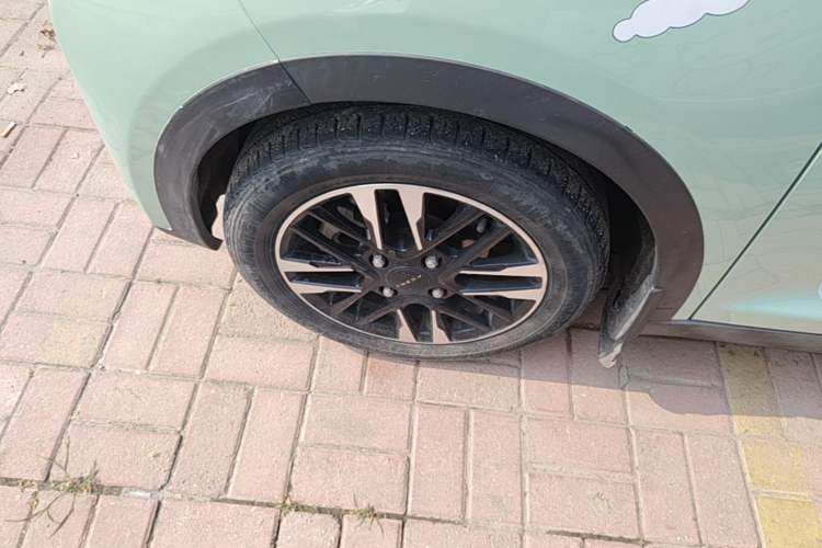 Used Chery QQ Little Ant 2022 Sweet Pink Edition Half-Sugar Version Lithium Iron Phosphate 30 kW 301 km Left Front Wheel Hub