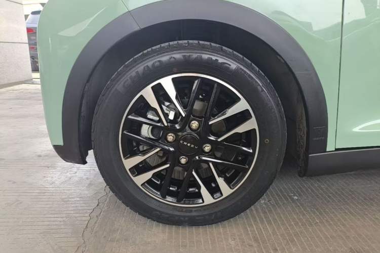 Used Chery QQ Little Ant 2022 Revised Version Sweet Pink Edition Half-Sugar Version Lithium Iron Phosphate 30.7 kWh 30 kW 301 km Left Front Wheel Hub