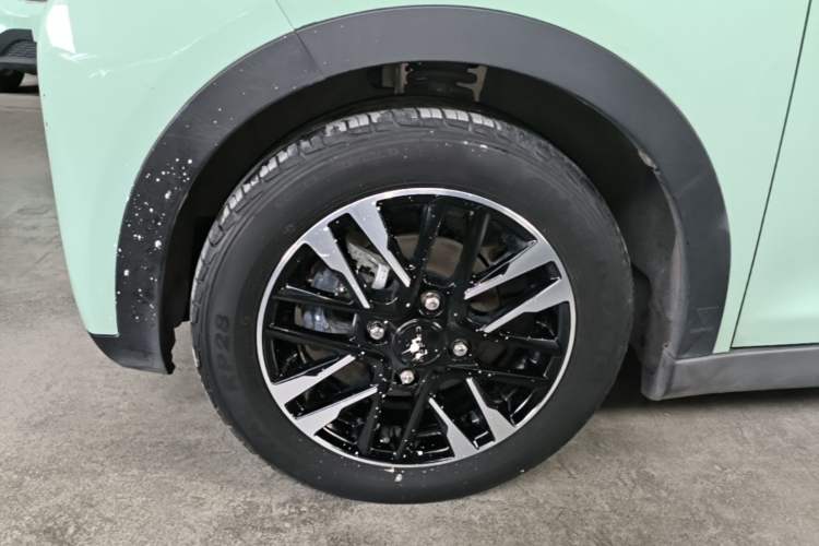 Used Chery QQ Little Ant 2022 Sweet Pink Edition Full-Sugar Version Lithium Iron Phosphate 30 kW 301 km Left Front Wheel Hub
